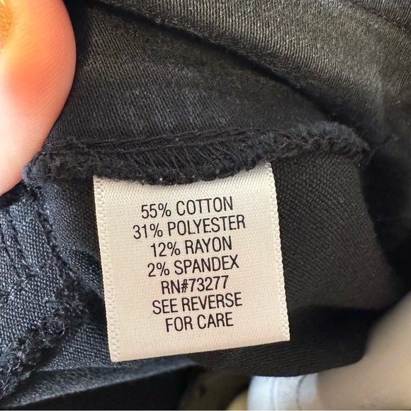 Classic Black Women's Pull On Stretch Capris Size 14 - Picture 8 of 8